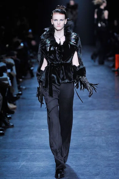 Look 32